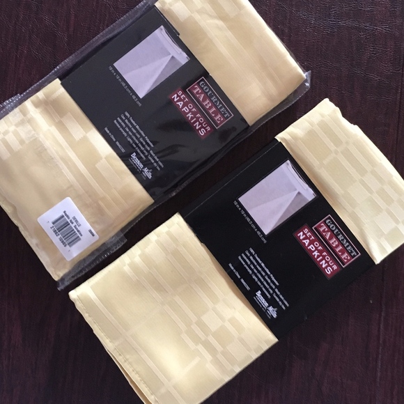 NEW IN PACKAGE Cloth Table Napkins - 2 sets of 4 - Picture 3 of 5